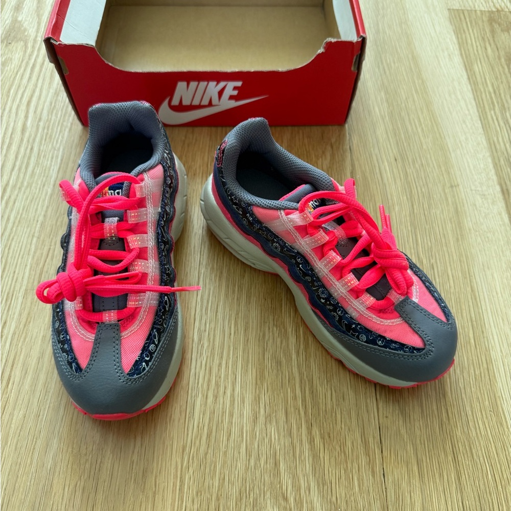 Nike Kids Neon Pink and multicolored Air Max 95 Sneakers - Retail $80!